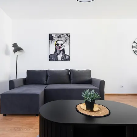 Lägenhet Drewnowska Modern Space By Bookinghost